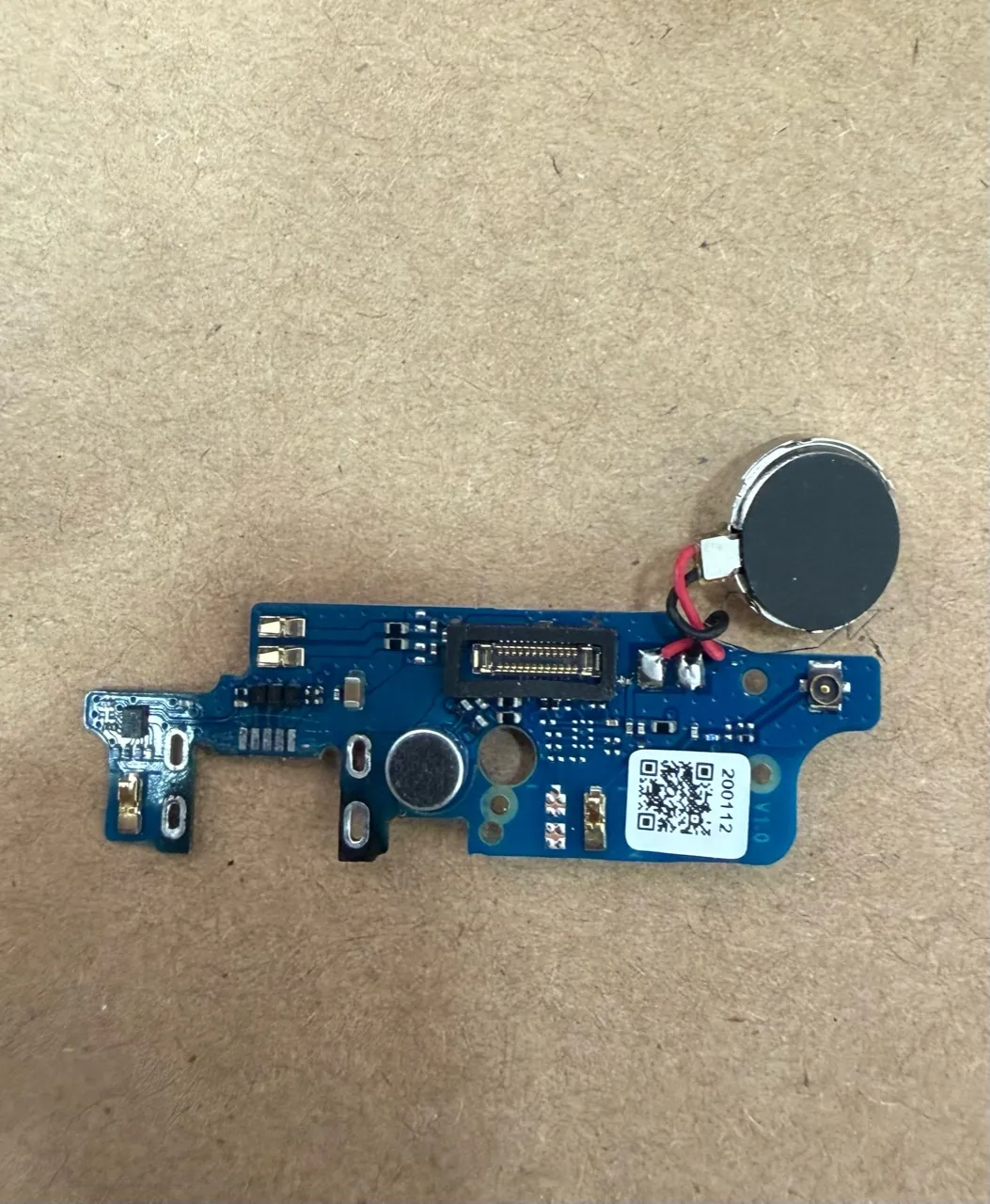 Placa de carga de Motorola durante la sustitución del conector micro-USB